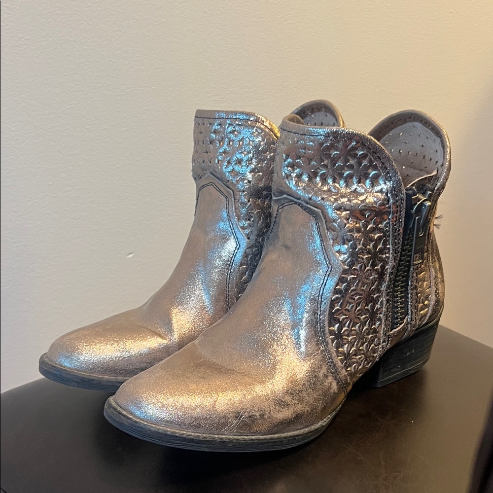 Circle G Shimmering Silver Ankle Boots
